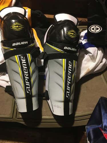 Bauer one.40 shins 13"