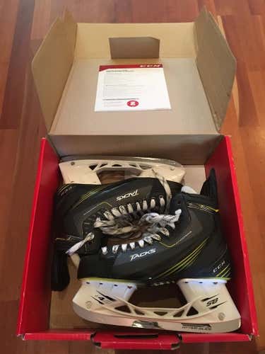 CCM Tacks (Like New) Senior size 10 D hockey skates