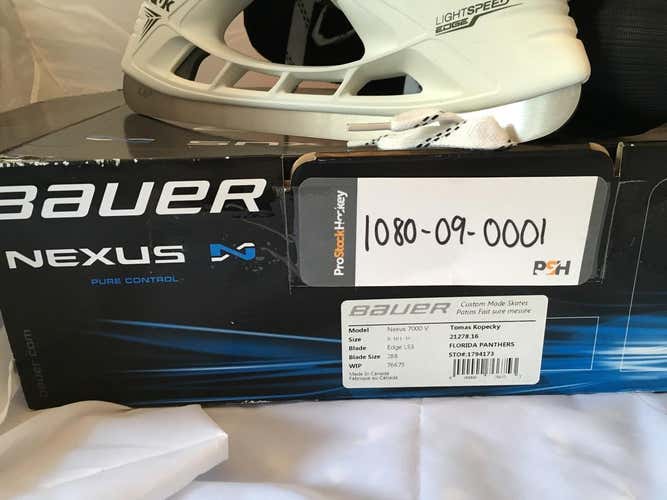 New in Box Bauer Pro Return Nexus 7000 size 10.0