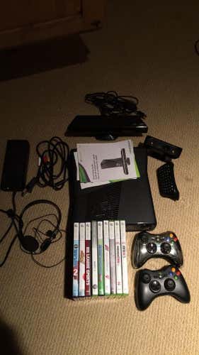 Xbox 360 Slim 250gb w/ Kinect & Accessories