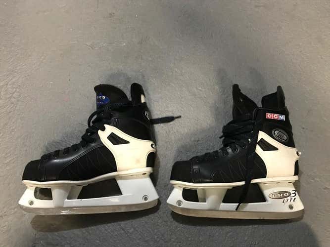CCM 252 Tacks Ice Skates size 9