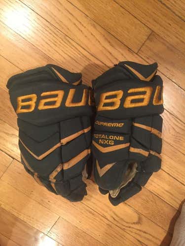 Clarkson University Knights Bauer NXG 13" Pro Stock Hockey Gloves Green/Yellow Used