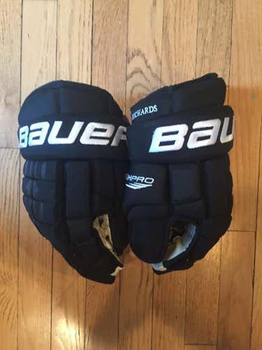 Mike Richards Game Worn Pro Stock LA Kings Bauer 4-Roll Hockey Gloves 14"