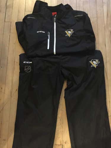 Penguins Team Issued CCM Track Suit, XL pants XXL jacket
