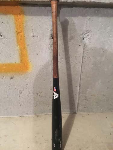 Akadema wood bat