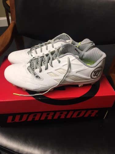 New Warrior Burn 8 Low Cleats, Size 11 US