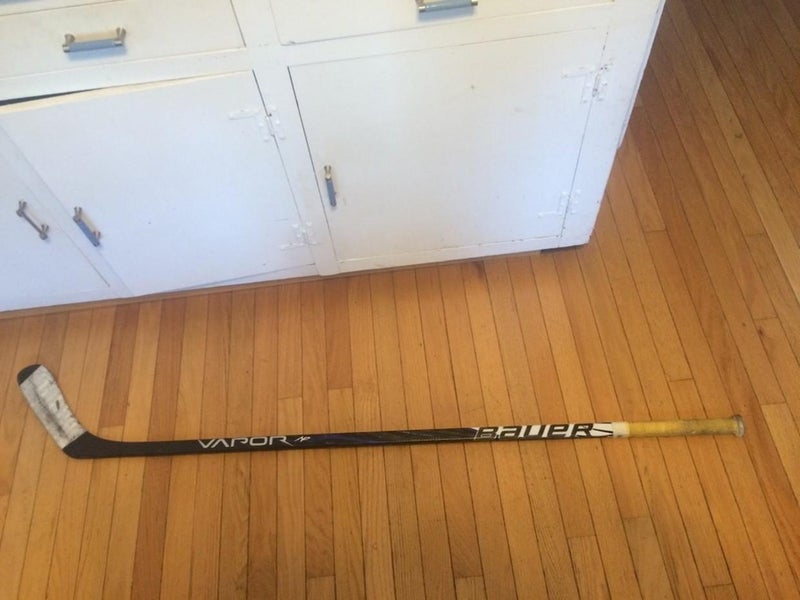 Bauer Vapor APX Pro Stock Stick (Quinnipiac University) (Right Handed)