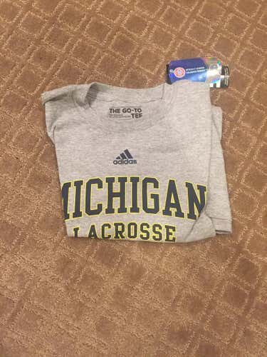 Adult small UMich lacrosse shirt