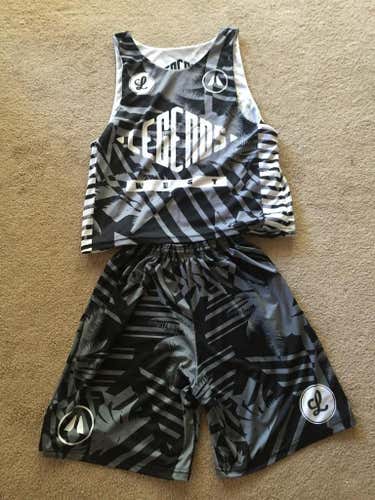 Legends west pinny and shorts