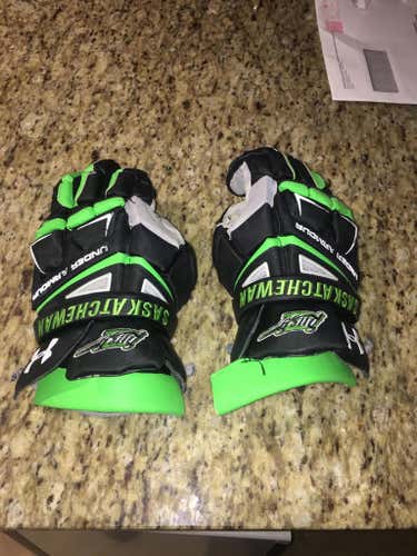 Saskatchewan Rush Under Armour Gloves Large (Game worn)