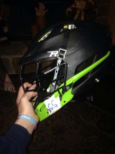 Cascade R with lime green chin