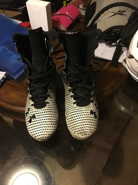 Black/white Under Armour Highlight Cleats