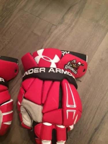 2016 Calgary Roughnecks game worn gloves
