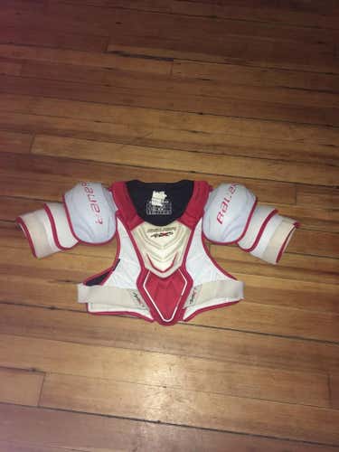Bauer APX2 Shoulder Pads