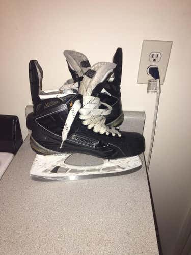 Bauer MX3 hockey skates.