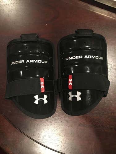 UA Box Bicep Pads (BN)