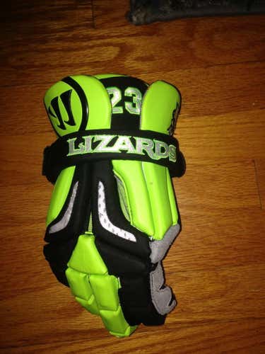 Single gloves No pairs Boston Lizards Loyola Delaware Hofstra