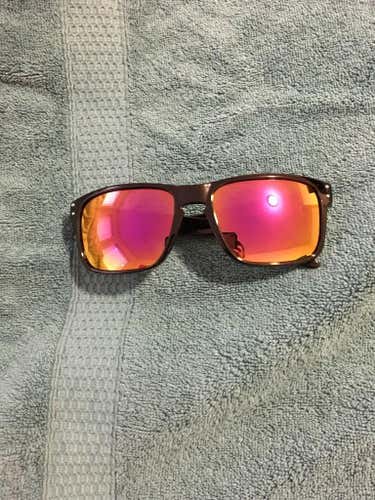 UA Oakley sunglases