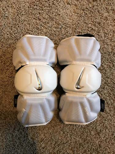 BN Nike Vapor Arm Pads