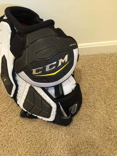 CCM ULTRA Tacks Shoulderpads