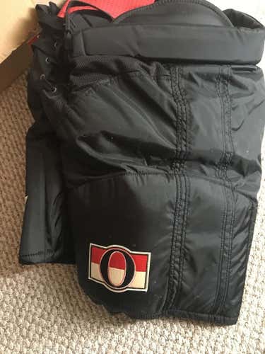 CCM pro stock hockey pants medium