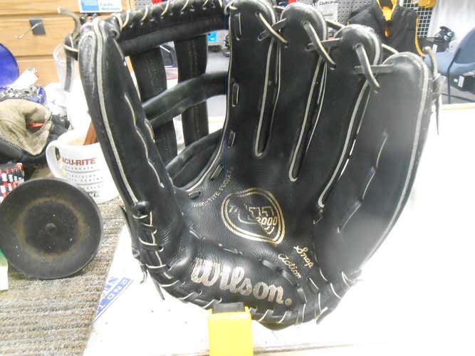 Wilson A2000 XXL soft ball glove