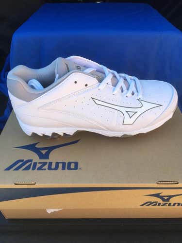 NEW Mizuno 9-spike Swift 4 Women's Metal spike size 8