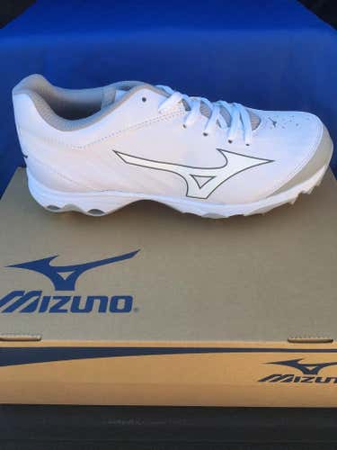 NEW Mizuno 9-Spike Advanced Sweep 3 Women's Fastpitch Spike size 8.5