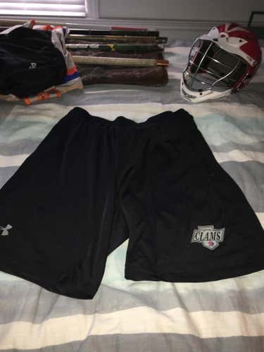 Black fall clams shorts