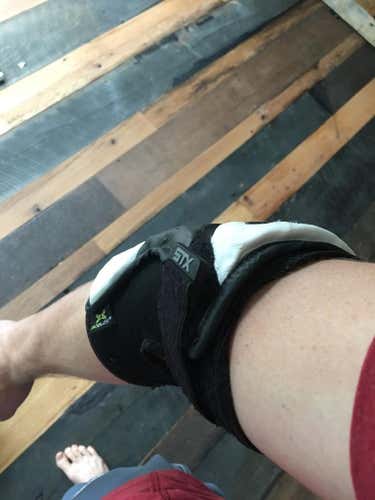 BLACK AND WHITE CELL 2 elbow pads