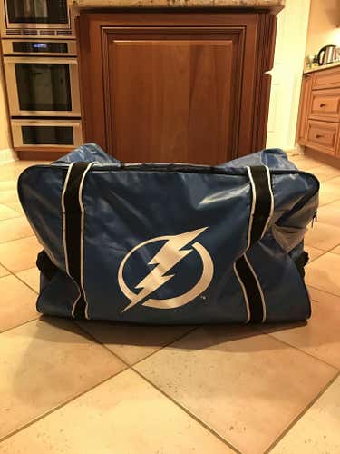 Brand New Pro Stock Tampa Bay Lightning Players Hockey Bag New Blue