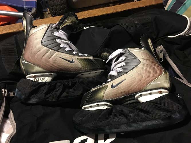 Nike/Bauer Flexlite 10. Size 5.5EE