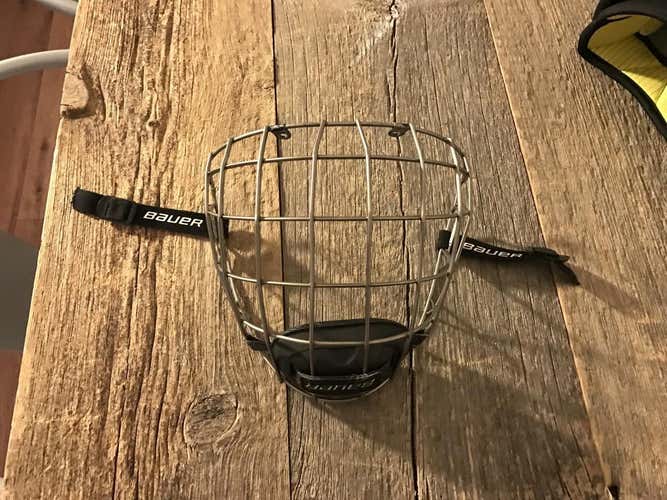 Bauer Re AKT cage large