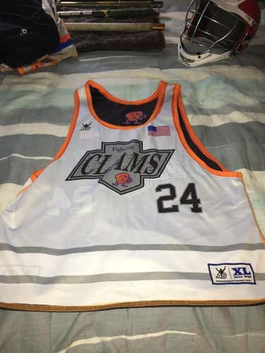 Black white clans pinnie
