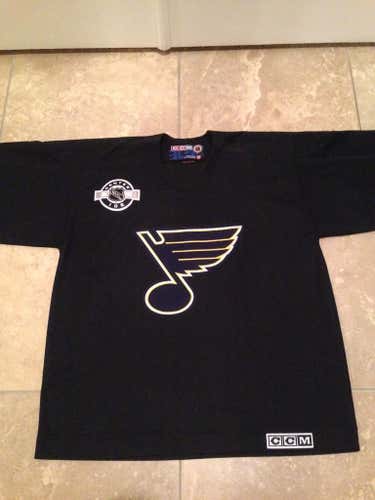ST. LOUIS BLUES VINTAGE CCM ‘CENTER ICE’ STITCHED HOCKEY JERSEY, BLACK, MEN’S SIZE XL