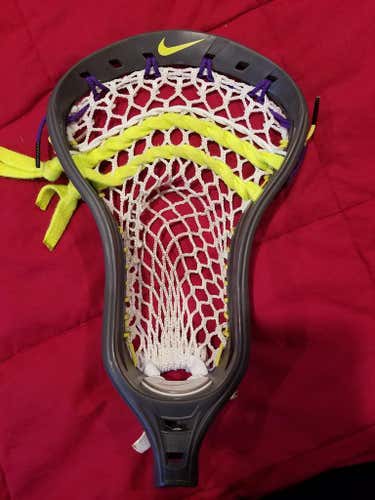 Bn Nike Lakota Strung