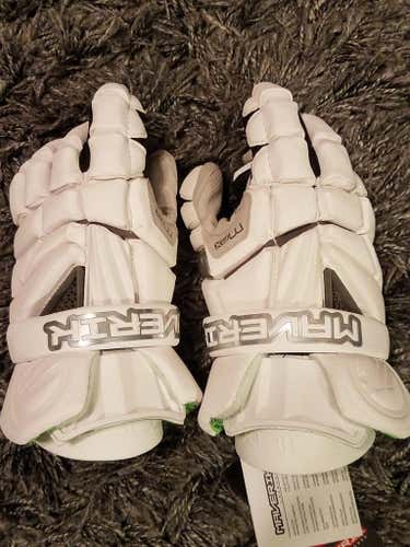 Maverik Max player gloves. White sz13.