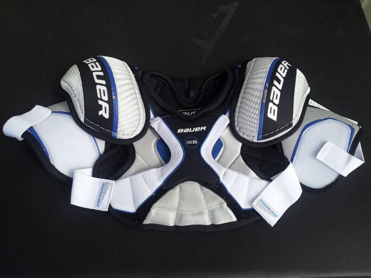 Bauer S17Supreme1S Ice Hockey Shoulder Pads Youth Size Large Brand New 
