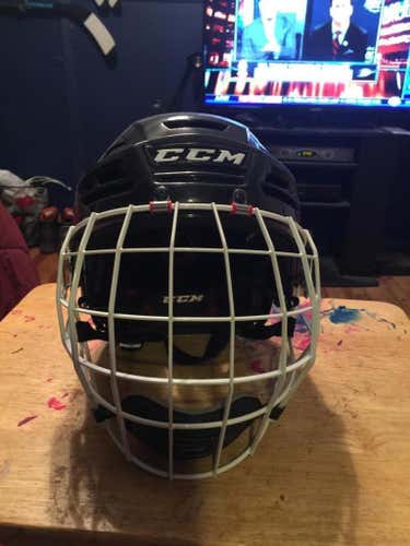 CCM RESISTANCE 300 With RESISTANCE 300 White Cage Size Senior Large
