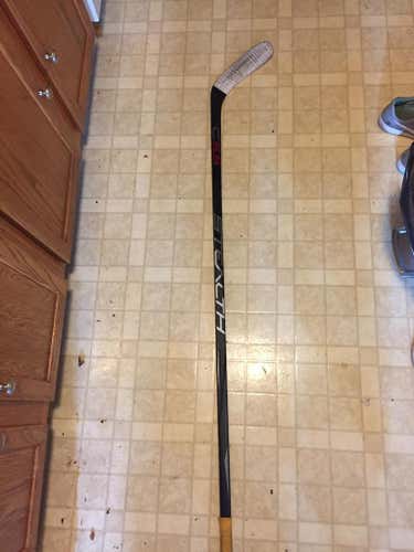 Easton C5.5 right handed  intermediate stick, Kane curve 67 flex