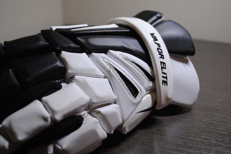NWT Black and White Nike Vapor Elite Gloves