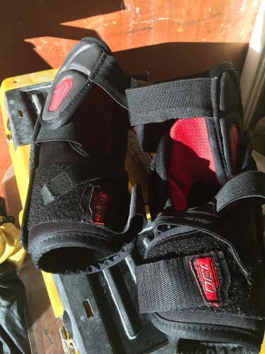 CCM RBZ 130 Elbow Pads