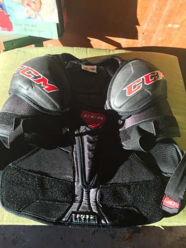 CCM RBZ 110 Shoulder Pads