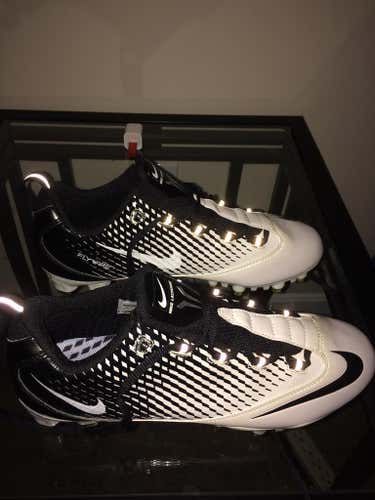 Black/white Nike vapor jet cleats