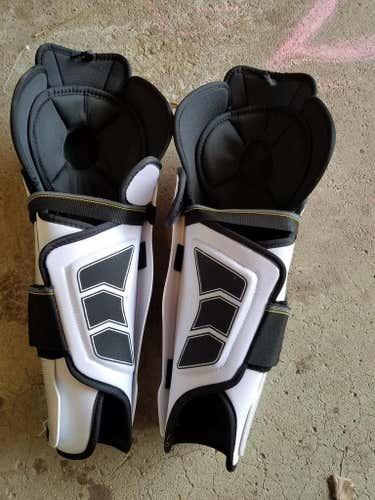 CCM tacks 4052 16" shin gaurds