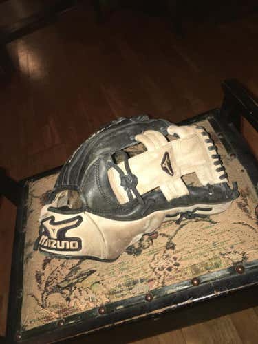 Mizuno Classic Pro baseball glove
