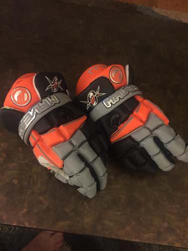 LIKE NEW Denver Outlaw Maverik M3 Gloes.
