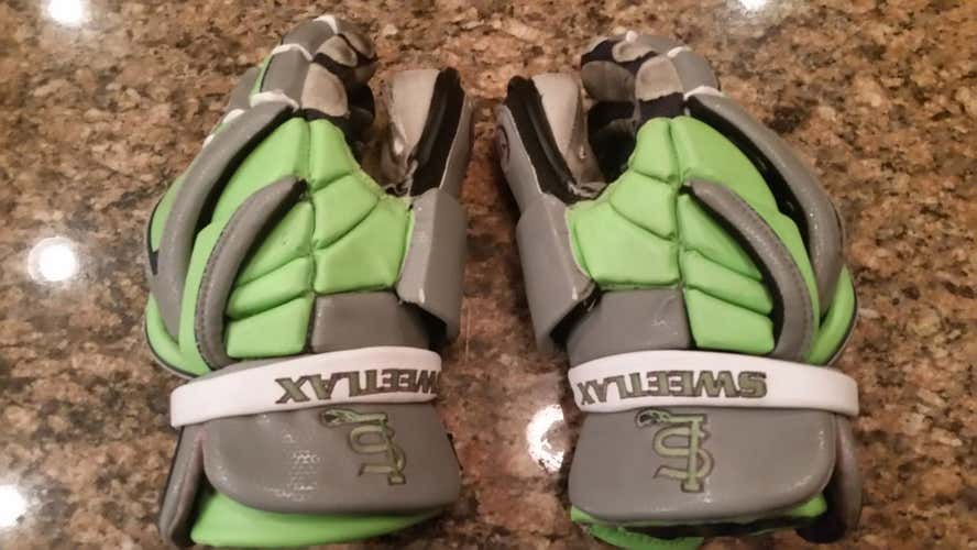Evo goalie gloves