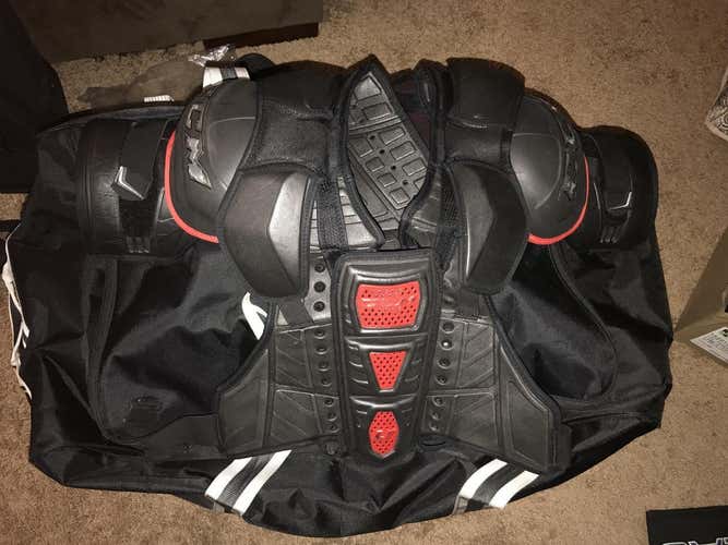 Ccm uclp shoulder pads medium