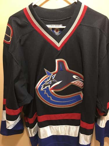 CCM Vancouver Canucks Jersey Large